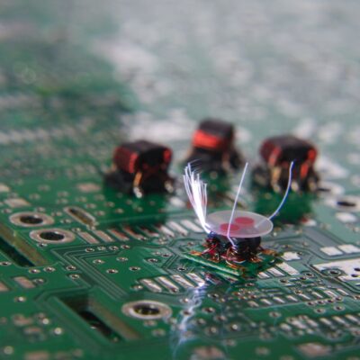 Icon Décharges électrostatiques (ESD) – un danger pour les individus et les composants électroniques